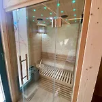 Bobble Centre - Jacuzzi - Sauna - Netflix Mons
