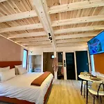 Bobble Centre - Jacuzzi - Sauna - Netflix * Mons