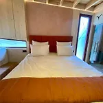 Bobble Centre - Jacuzzi - Sauna - Netflix Domek alpejski Mons