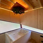 Bobble Centre - Jacuzzi - Sauna - Netflix Mons