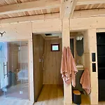 Bobble Centre - Jacuzzi - Sauna - Netflix * Mons