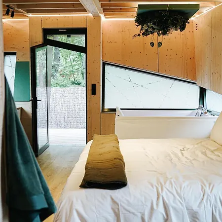 Bobble Centre - Jacuzzi - Sauna - Netflix Chalet