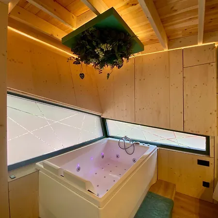 Bobble Centre - Jacuzzi - Sauna - Netflix Chalet