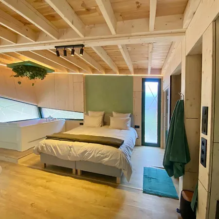 Bobble Centre - Jacuzzi - Sauna - Netflix Chalet *