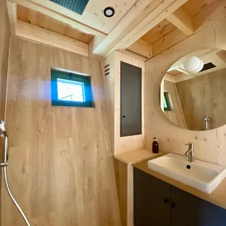 Bobble Centre - Jacuzzi - Sauna - Netflix Mons