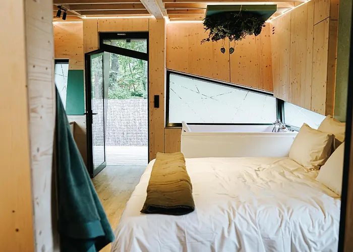 Bobble Centre - Jacuzzi - Sauna - Netflix Chalet