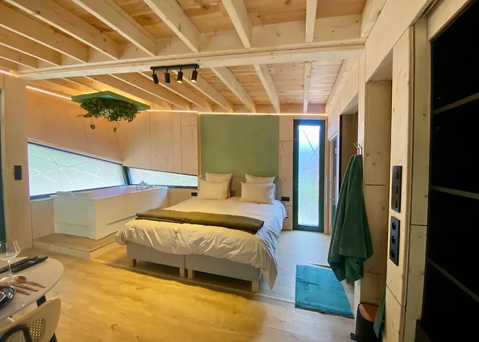 Bobble Centre - Jacuzzi - Sauna - Netflix Chalet *