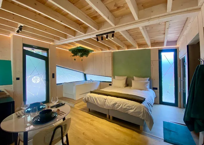 Bobble Centre - Jacuzzi - Sauna - Netflix * Mons