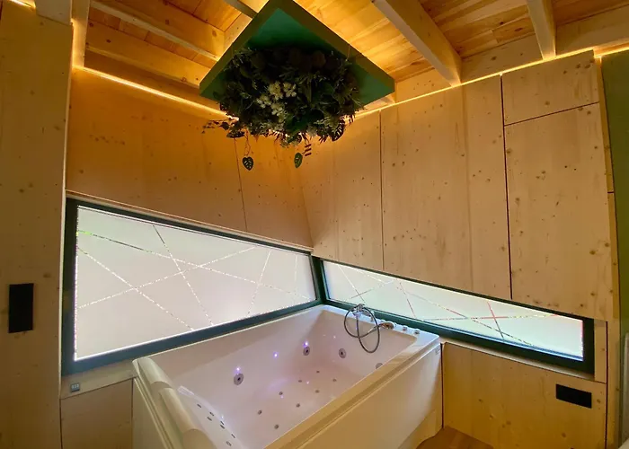 Bobble Centre - Jacuzzi - Sauna - Netflix Chalet