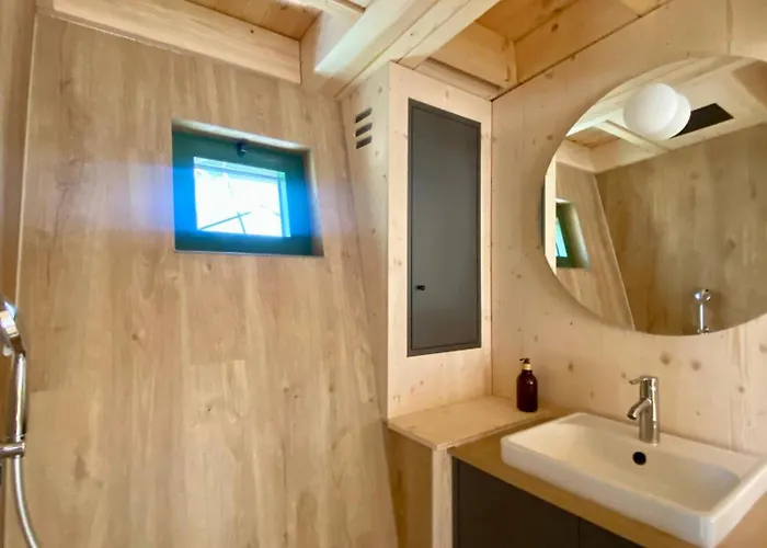 Bobble Centre - Jacuzzi - Sauna - Netflix Mons