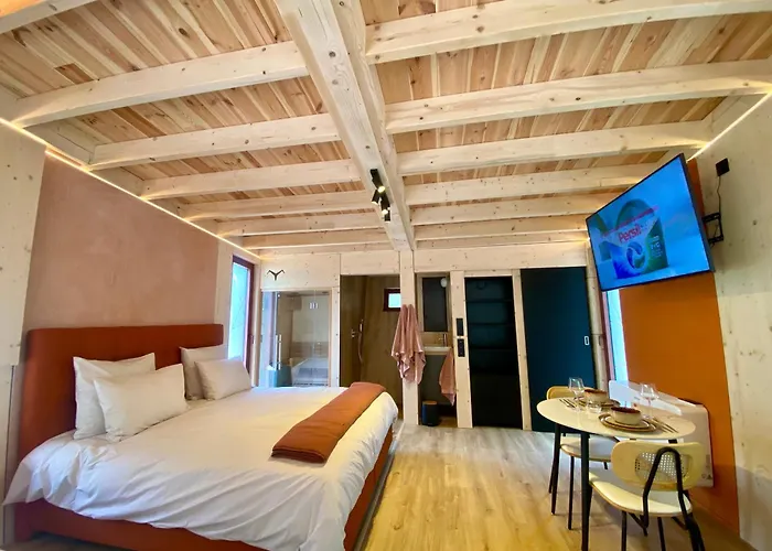 Bobble Centre - Jacuzzi - Sauna - Netflix * Mons