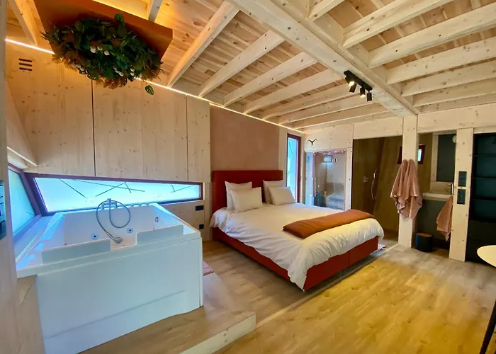 Bobble Centre - Jacuzzi - Sauna - Netflix Chalet *
