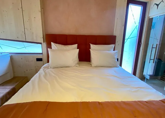 Bobble Centre - Jacuzzi - Sauna - Netflix Chalet Mons