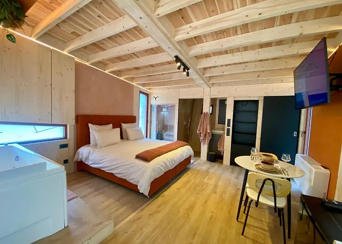 Chalet Bobble Centre - Jacuzzi - Sauna - Netflix Mons