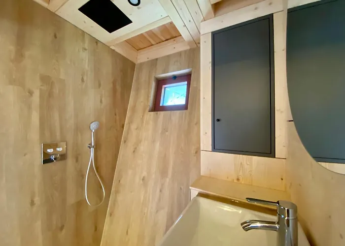 Bobble Centre - Jacuzzi - Sauna - Netflix * Mons